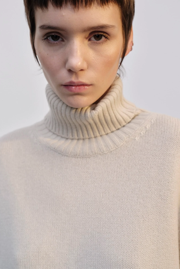 JUNA KNIT TURTLENECK