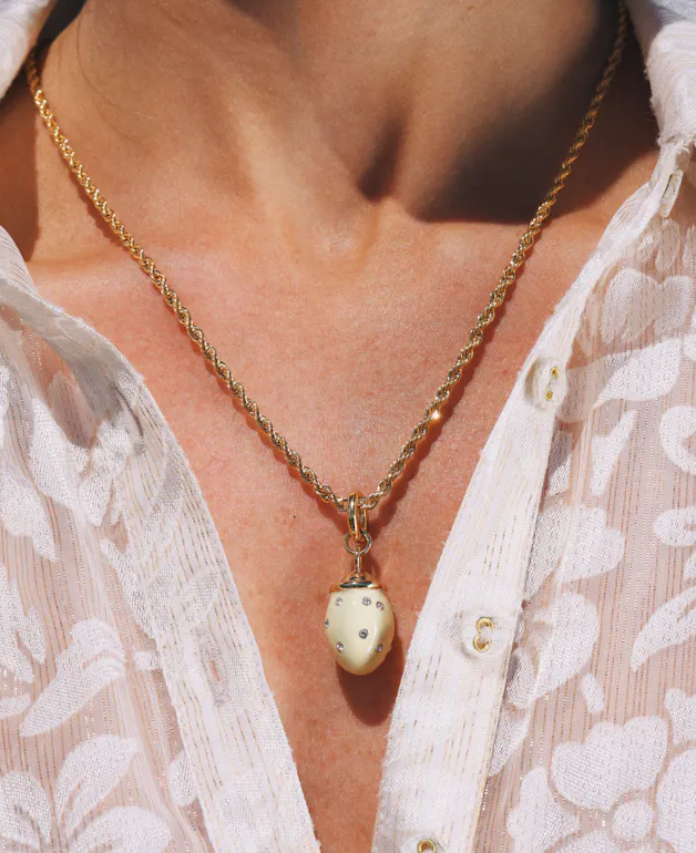 THE MEDIUM NECKLACE