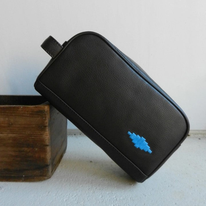 HOMBRE WASHBAG BLACK LEATHER