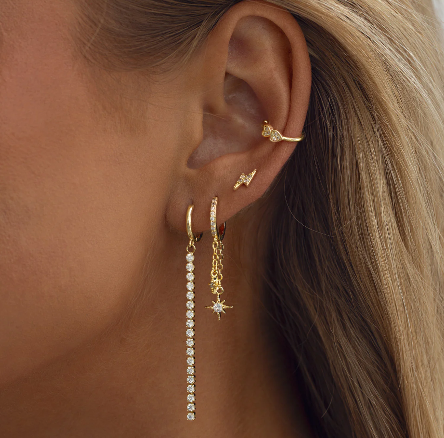 Gigi - Two Crystal Hearts Ear Cuff